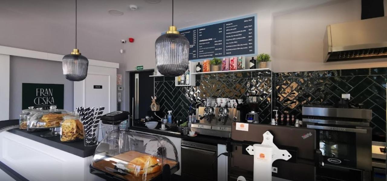 Mox Downtown Apartman Дебрецен Екстериор снимка
